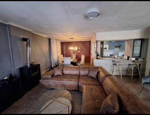3 BEDROOM HOUSE FOR SALE IN VANDERBIJLPARK SE 6